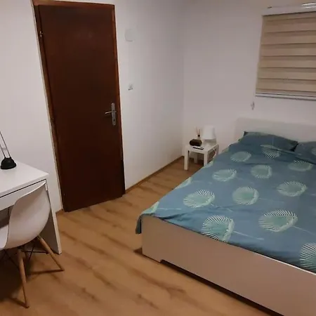 Old Cherry Apartment